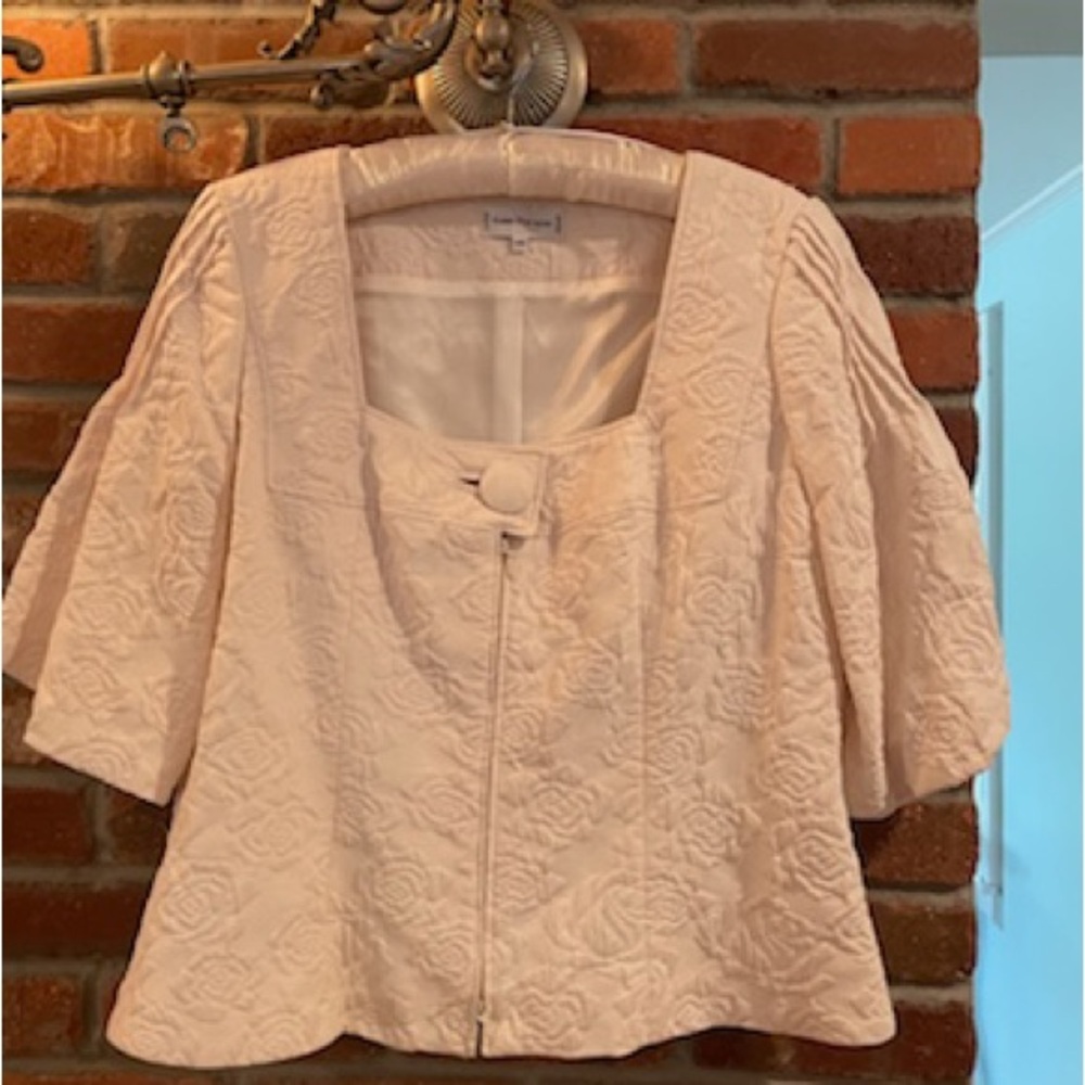 NWOT. Anne Fontaine Front Zip Top